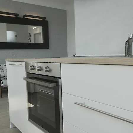 Bizzi Luxcenter View Apartment *